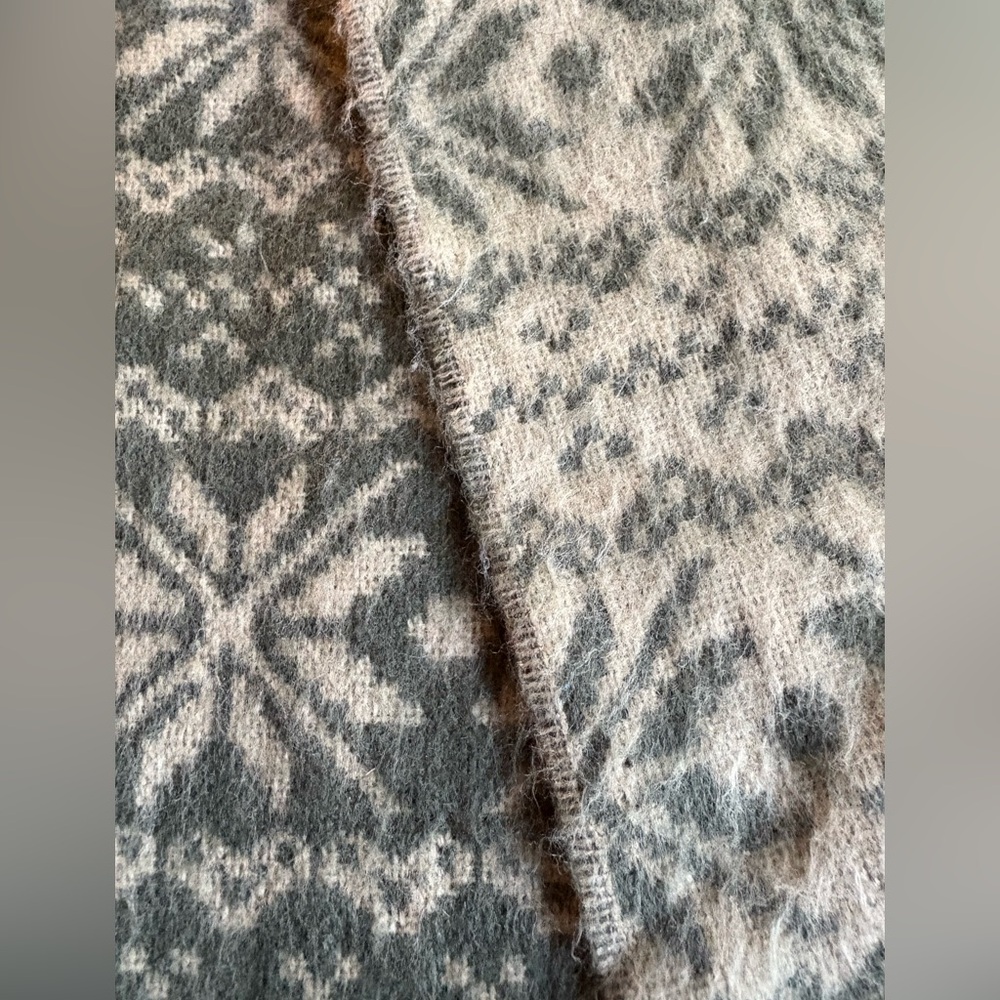 Softer Than Cashmere 64”x12” Nordic snowflake Patterned Fringe Scarf Green Taupe - Picture 8 of 8